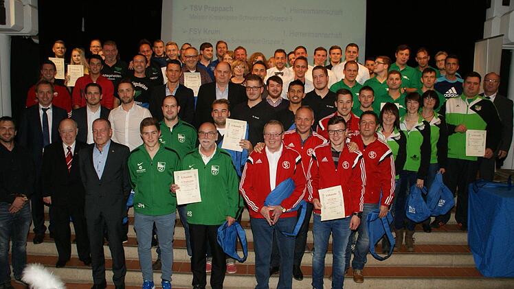 Fußballer und Korbballerinnen, Tennis- und Tischtennisspieler, Darter und Kung-Fu-Kämpfer, sie alle schafften im vergangenen Jahr besondere Meisterschaften und wurden dafür ausgezeichnet.