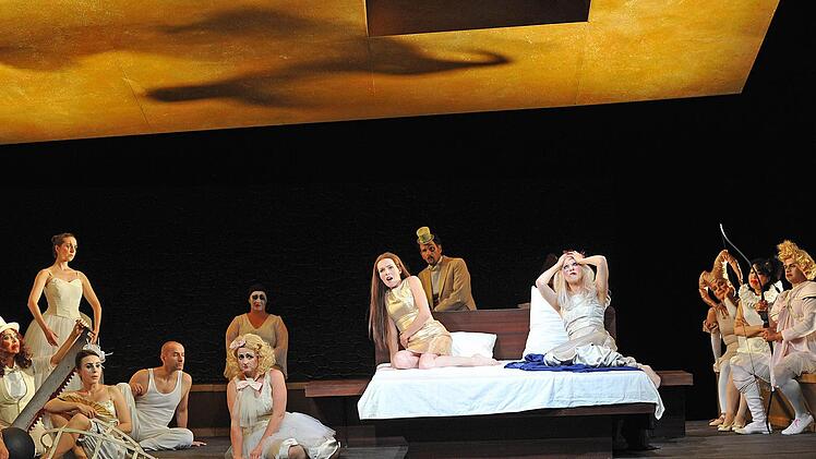 Szene aus der Neuinszenierung von "Dido and Aeneas" am Landestheater CoburgFoto: Andrea Kremper