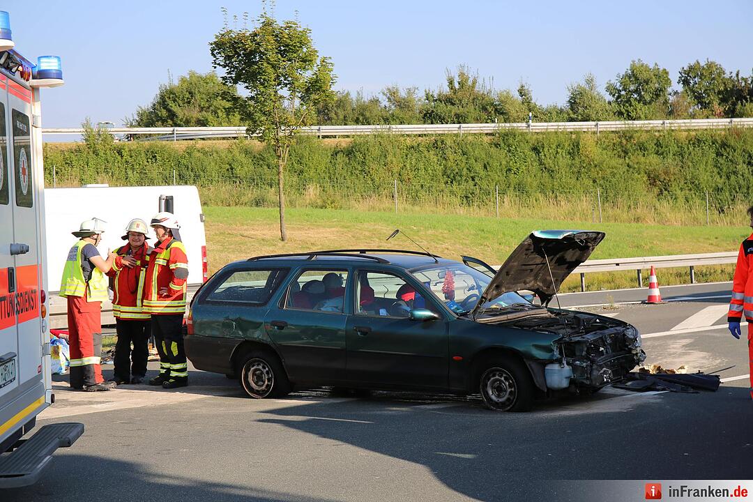 Drei Verletzte nach Unfall auf der A9 bei Leupoldsgruen