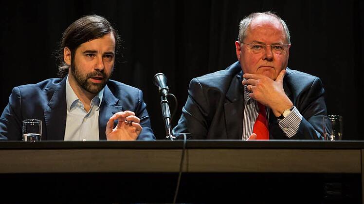 Sebastian Körber im Gespräch mit Peer Steinbrück. beim Literaturfestival in Bamberg. Foto: Barbara Herbst