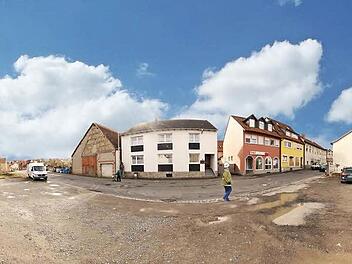 Der Dorfplatz und die Ludwigstraße in Poppenlauer werden ausgebaut. Die Arbeiten beginnen am 27. März. Unser Panoramabild zeigt den kompletten Platz samt der Straße.  Foto: Dieter Britz