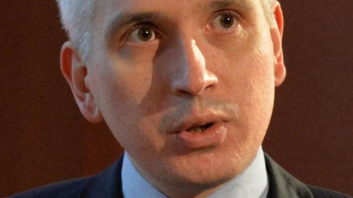 "Ich fühle mich auch selbst als Aufbrecher", sagt Sebastian Mitter, der als Geschäftsführer von Pulsismedia im Projektteam mitarbeitet. "Wir leben den Aufbruch, wir bringen Bewegung rein", laute das Motto seines eigenen Unternehmens. Als regionale Agentur für Marketing und Werbekommunikation habe er natürlich auch ein Interesse, dass es anderen Unternehmen gut gehe. Vor allem aber sei ihm wichtig, dass in der Region Arbeitsplätze entstehen - "als jemand, der hier in Bad Kissingen aufgewachsen...