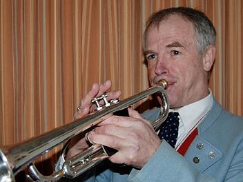 Dieter Limpert spielt seit 50 Jahren bei den Steinacher Musikanten die Trompete. Foto: Sigismund von Dobschütz