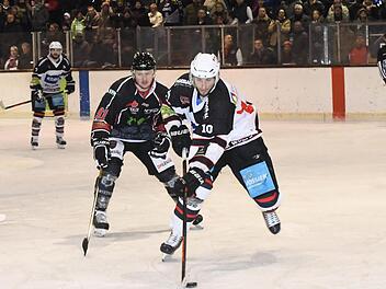 Unaufhaltsam: Kissingens Verteidiger Niko Grönstrand zeigte im Spiel gegen Königsbrunn auch offensive Qualitäten. Foto: Hopf
