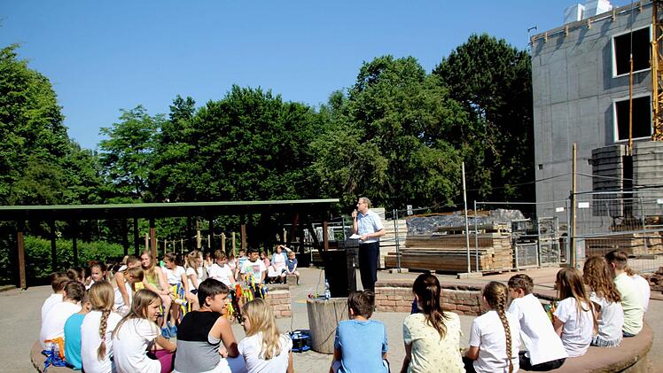 Am Erweiterungsbau der Carl-Platz-Schule wurde Richtfest gefeiert.  Foto: Richard Sänger