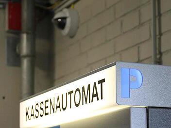 Auch im Bereich des Kassenautomaten wurde im Parkhaus Basteigasse eine Kamera angebracht. Fotos: Alexander Hartmann