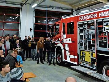Das neue Löschfahrzeug stieß auf großes Interesse. Foto: Werner Reißaus