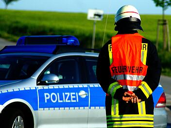 Absperrung, Stra&szlig;ensperre, Feuerwehr, Polizei