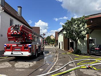 Dachstuhlbrand im Kreis Ansbach - Ermittlungen zur Brandursache laufen