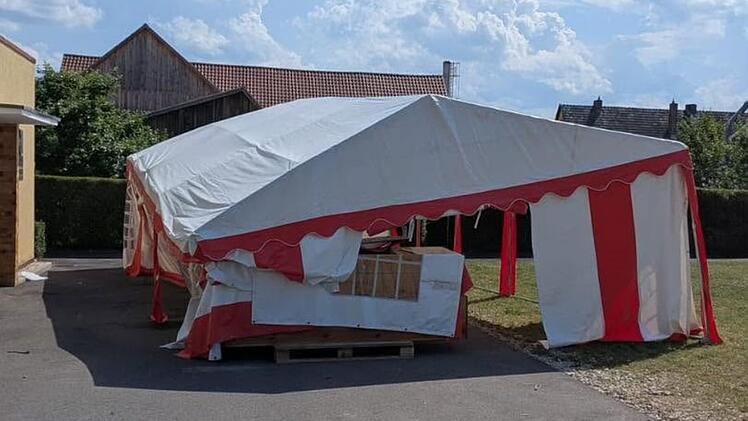 vandaliertes Festzelt in Frohnlach