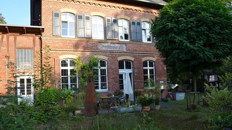 Das ehemalige Bahnhofsgebäude in GroßheirathGabi Bertram