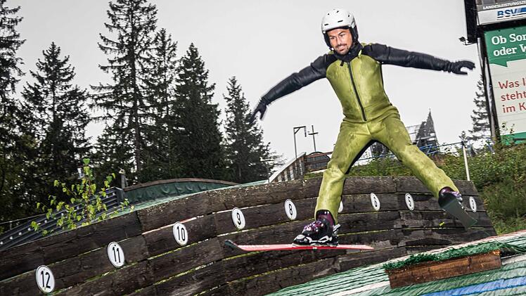 Sportredakteur Daniel Ruppert hat am ersten Schnupper-Skisprungkurs des SC Bischofsgrün teilgenommen. Fotos: Alexander Muck