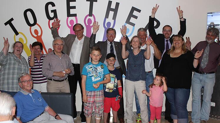Eröffnung des Hauses der Generationen wurde auch das Logo der Einrichtung vorgestellt. Foto: fra-press