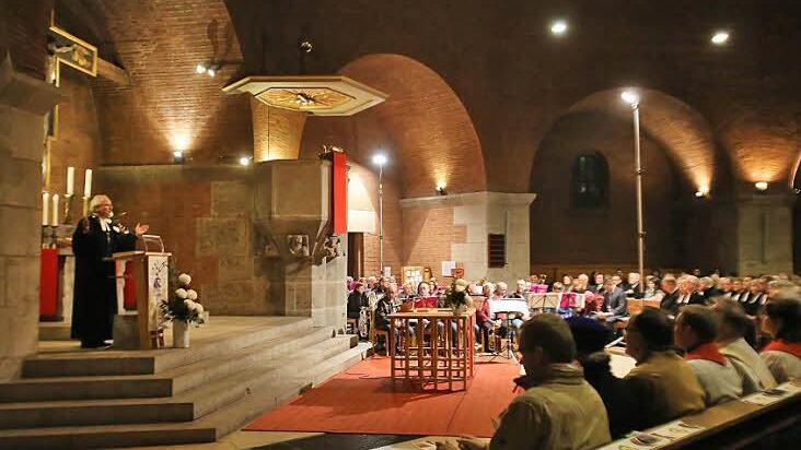 Dekan Hans-Martin Lechner begrüßte zum Reformationsgottesdienst in der Erlöserkirche. Foto: Barbara Herbst