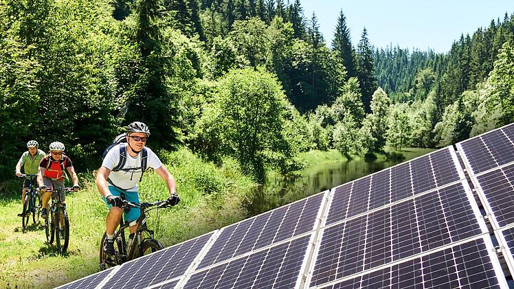 Seit 1973 gibt es den Naturpark Frankenwald, der aus Teilen der Kreise Kronach, Hof, Kulmbach und Bayreuth besteht.   In Ludwigsstadt und Mitwitz gibt es Pläne, Solarparks  zu bauen und die benötigten Flächen aus dem Schutzgebiet herauszulösen.   M. Felgenhauer /Montage: Micho Haller