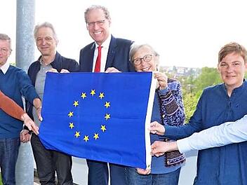 Sie stehen für ein friedliches Europa (von links): Wolfgang Seitz, Franz-Josef Lang, Hans Schmid, German Hacker, Herta Lang, Judith Jochmann und Christian Hoyer Foto: Bernhard Panzer