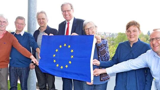 Sie stehen für ein friedliches Europa (von links): Wolfgang Seitz, Franz-Josef Lang, Hans Schmid, German Hacker, Herta Lang, Judith Jochmann und Christian Hoyer Foto: Bernhard Panzer
