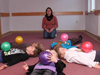 Es gibt Kurse für Kinder in Progressiver Muskelentspannung und Autogenem Training zur Entspannung oder gegen Stress in der Schule und noch vieles mehr. Fotos: Martina Straub