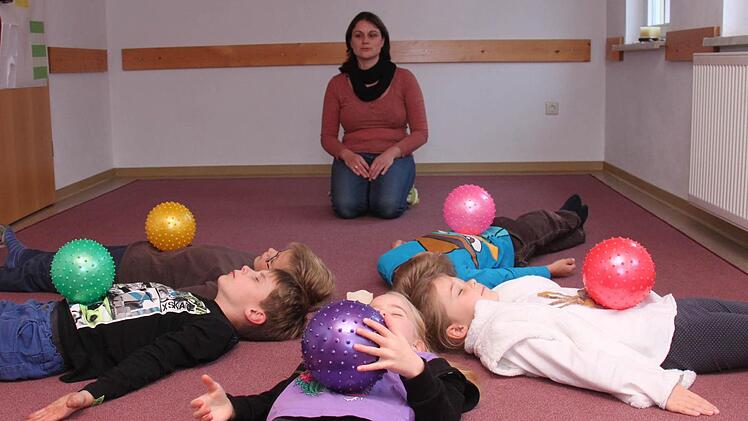 Es gibt Kurse für Kinder in Progressiver Muskelentspannung und Autogenem Training zur Entspannung oder gegen Stress in der Schule und noch vieles mehr. Fotos: Martina Straub