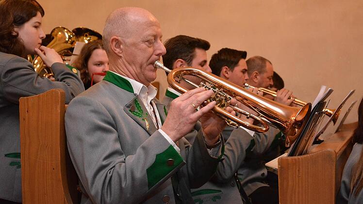 Der Musikverein Stangenroth hat das traditionelle Adventskonzert mitgestaltet.  Fotos: Björn Hein
