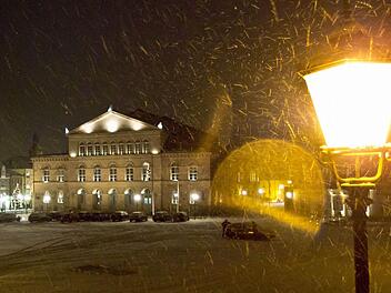 Blick auf den verschneiten Coburger Schlossplatz mit dem Landestheater.Fotos: Jochen Berger