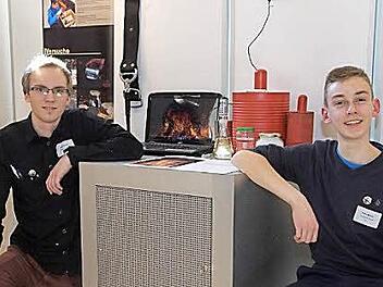 Paul Steinke (l.) und Victor Birkner (r.) freuen sich über ihren Erfolg.