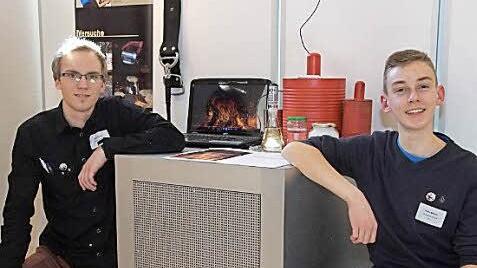 Paul Steinke (l.) und Victor Birkner (r.) freuen sich über ihren Erfolg.