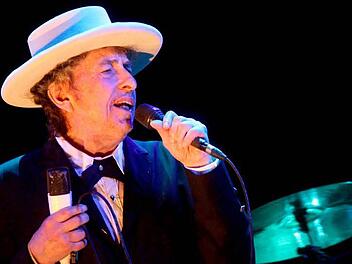 In Bamberg durften Fotografen Bob Dylan nicht ablichten. Vor drei Jahren in Spanien (o,) waren Fotos noch möglich. Foto: Domenech Castello /dpa