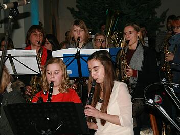 Das Jugendblasorchester (J.B.O.) Scholz spielte beim Weihnachtskonzert in Geroda auf. Foto: Gabriele Sell