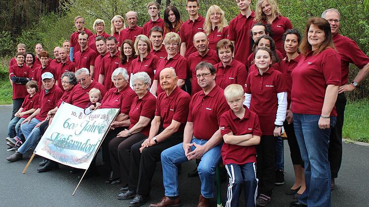 Alle Bewohner von Kieferndorf sind für das Festwochenende gerüstet. Foto: Andreas Dorsch