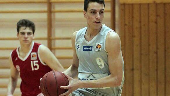 Beim 67:79 im Spitzenspiel der NBBL gegen den FC Bayern München war Daniel Keppeler (vorn) der erfolgreichste Breitengüßbacher Punktesammler. Fotos: sportpress