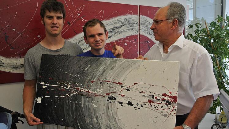 Fördergruppenleiter Alexander Dürrbeck mit Andreas Bayer und Bürgermeister Rudi Eck im Bürgerbüro in Haßfurt. Foto: Brigitte Krause