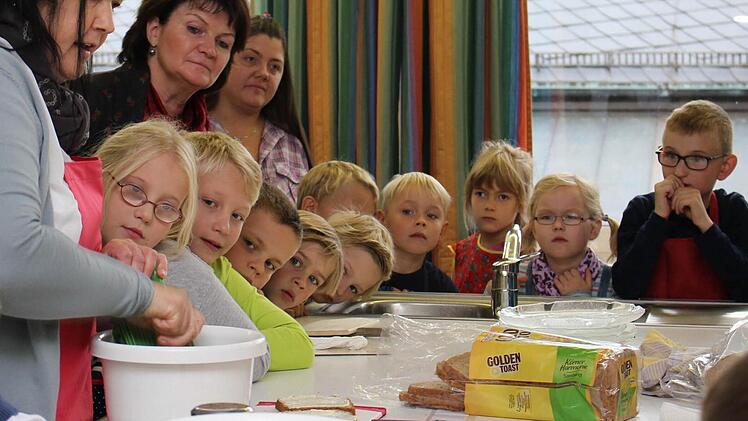 Wenn man Karotten reibt, dann kann man sie leichter essen. Foto: Klaus Klaschka