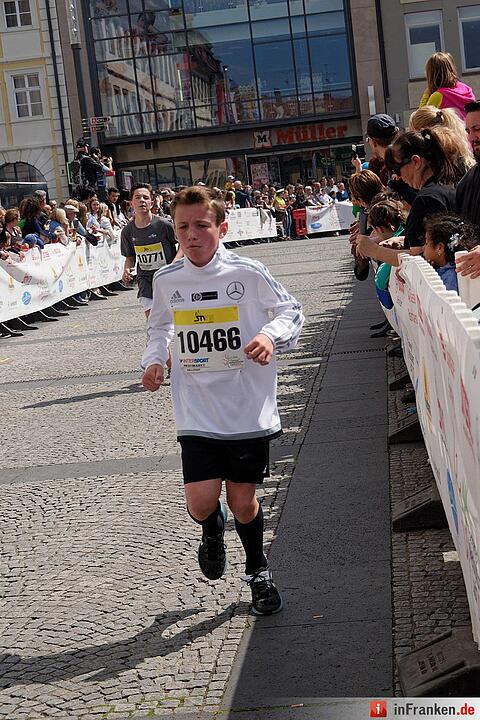 Weltkulturerbelauf 2017 in Bamberg: Der Zieleinlauf am Maxplatz