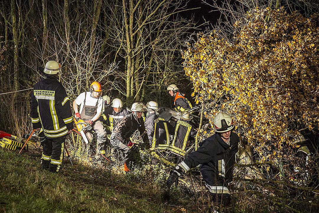 Haßfurt: Fahrer nach Unfall auf der A70 stundenlang eingeklemmt
