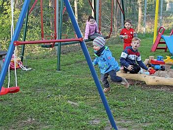 Der Spielplatz wurde von den Kleinen sofort bestens angenommen.  Foto: W. Dietz