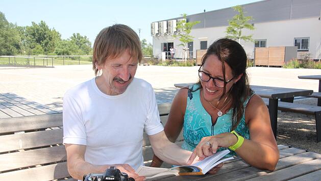 Die Autoren Harald Weigand und Christine Richert sind froh, dass sie ihre Idee tats&auml;chlich realisieren konnten. Foto: Mirjam Stumpf