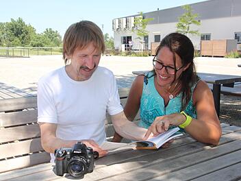 Die Autoren Harald Weigand und Christine Richert sind froh, dass sie ihre Idee tats&auml;chlich realisieren konnten. Foto: Mirjam Stumpf
