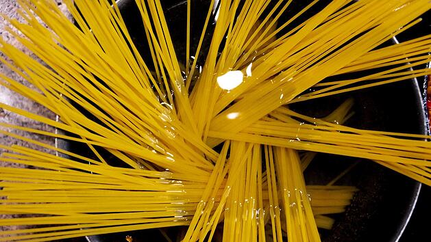 Vollkornnudeln sind ballaststoffreicher und somit ges&uuml;nder f&uuml;r die Ern&auml;hrung. Doch nur wenn sie frei von Schadstoffen sind. &Ouml;ko-Test hat 20 von ihnen getestet. Symbolbild: Christine Sandu/Unsplash