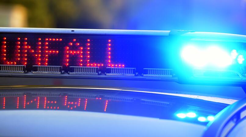 Tesla-Unfall auf der A9 bei N&uuml;rnberg: Kontrollverlust auf regennasser Fahrbahn