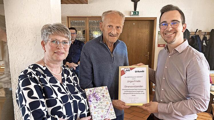 AWO-Vorsitzende Margit Lamm, Ehrenvorstand J&uuml;rgen Friede, B&uuml;rgermeister Nico Kauper