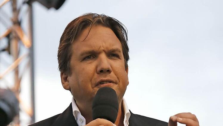 Moderator Matthias Brodowy spielte auch eigene Songs.