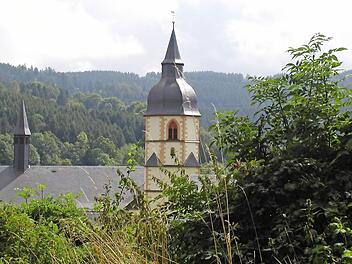 Die katholische Pfarrkirche Sankt Bartholomäus in Rothenkirchen  Foto: Alexander Grahl