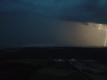 Im Landkreis Lichtenfels wurde der Himmel durch so manch einen Blitz erhellt. Foto: NEWS5 / Fricke