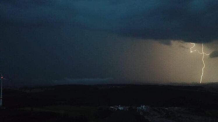 Im Landkreis Lichtenfels wurde der Himmel durch so manch einen Blitz erhellt. Foto: NEWS5 / Fricke