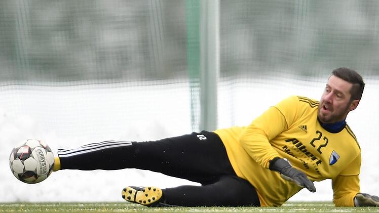 Christian Bergmann stand für Jahn Forchheim in der Hinrunde öfter im Tor als sein junger Kollege Tino Stahl. Wie es nach der Saison für ihn weitergeht, ist noch offen. Foto: Sportfoto Zink