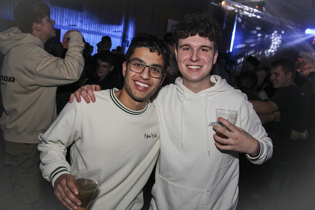 Mit vielen Party-Songs der 80er & 90er und Rock-Pop Klassikern