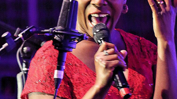 Die Bigband der Bundeswehr in der Münnerstädter Mehrzweckhalle. Foto: Dieter Britz