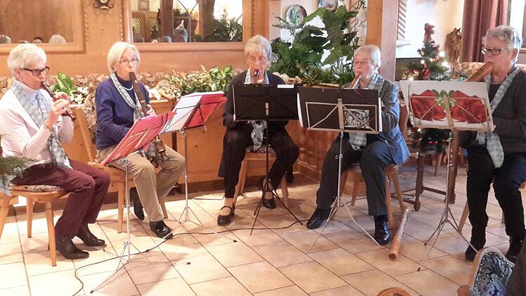 Das Flötenensemble "Andantino" bereichert seit vielen Jahren die Adventsfeier des Ortsverbandes Bad Brückenau der Senioren-Union mit seinen musikalischen Darbietungen. Foto: Rolf Pralle