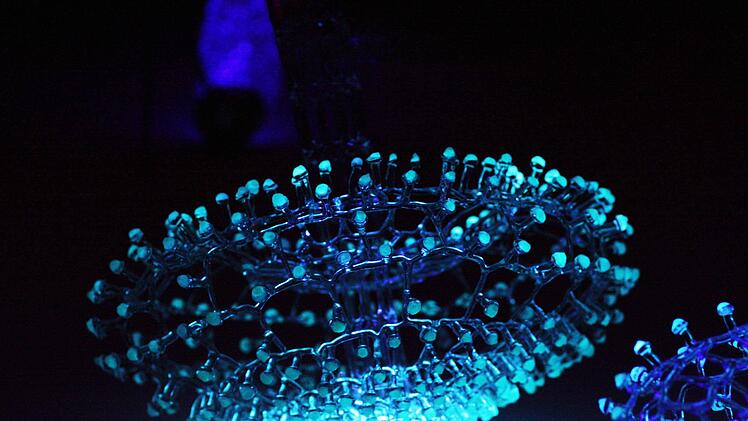 Susan Liebold "Sequences between Paradese.